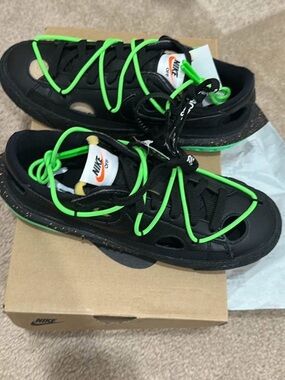 Nike Black Sneaker with Bright Green Lacing men’s size 6.5